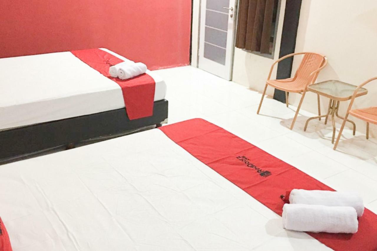 Reddoorz @ Simpang Lima Jupiter Hotel Sorong Buitenkant foto