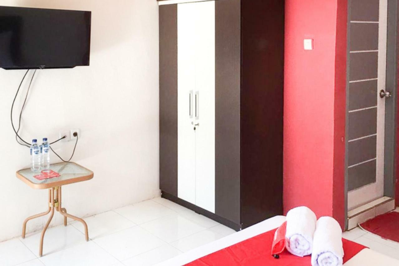 Reddoorz @ Simpang Lima Jupiter Hotel Sorong Buitenkant foto