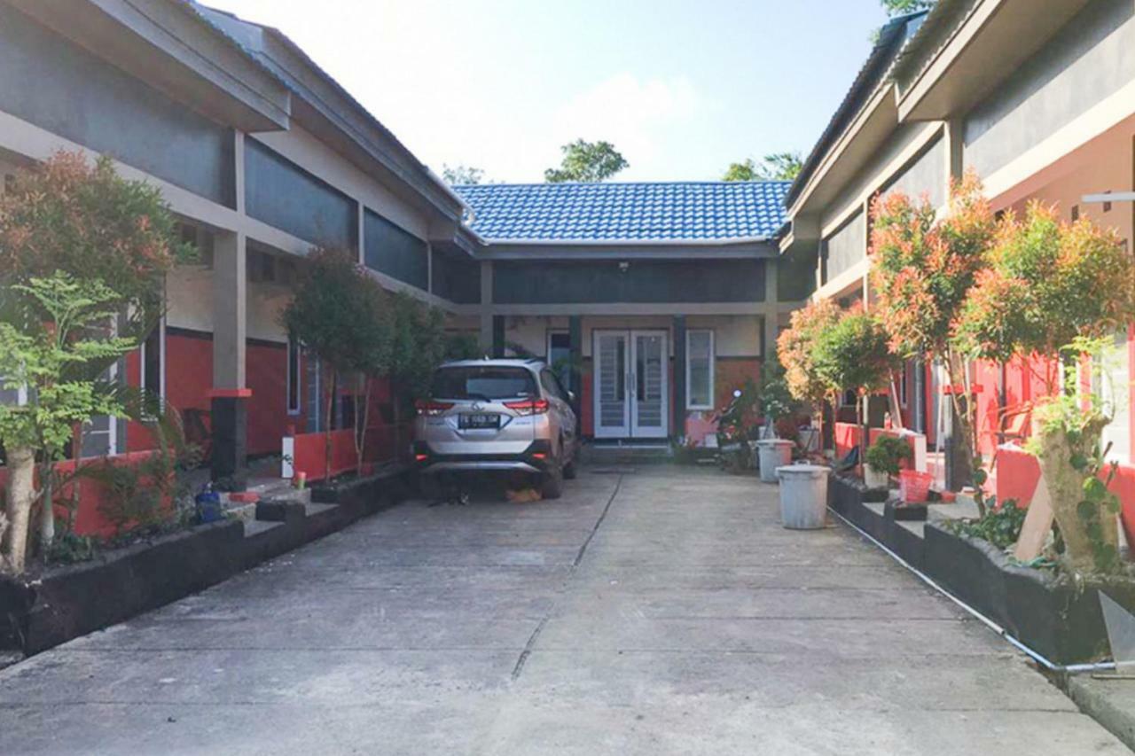 Reddoorz @ Simpang Lima Jupiter Hotel Sorong Buitenkant foto