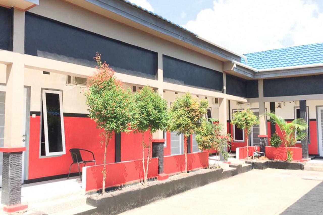 Reddoorz @ Simpang Lima Jupiter Hotel Sorong Buitenkant foto