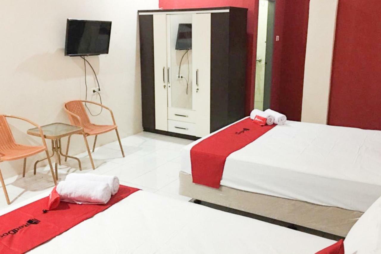 Reddoorz @ Simpang Lima Jupiter Hotel Sorong Buitenkant foto